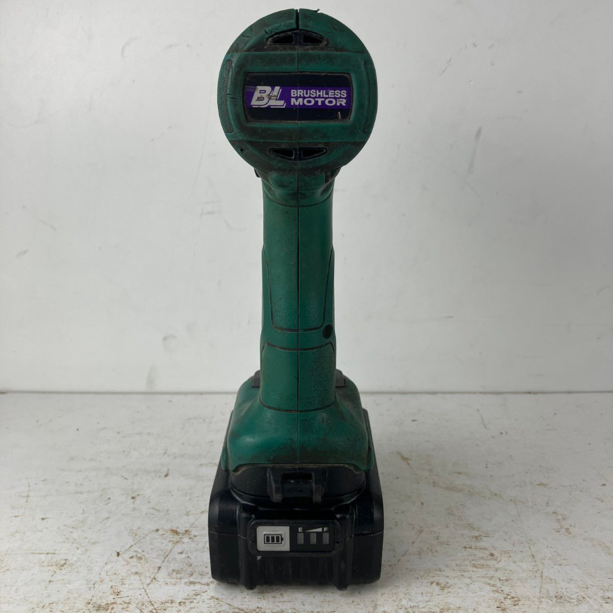 v インパクトドライバ