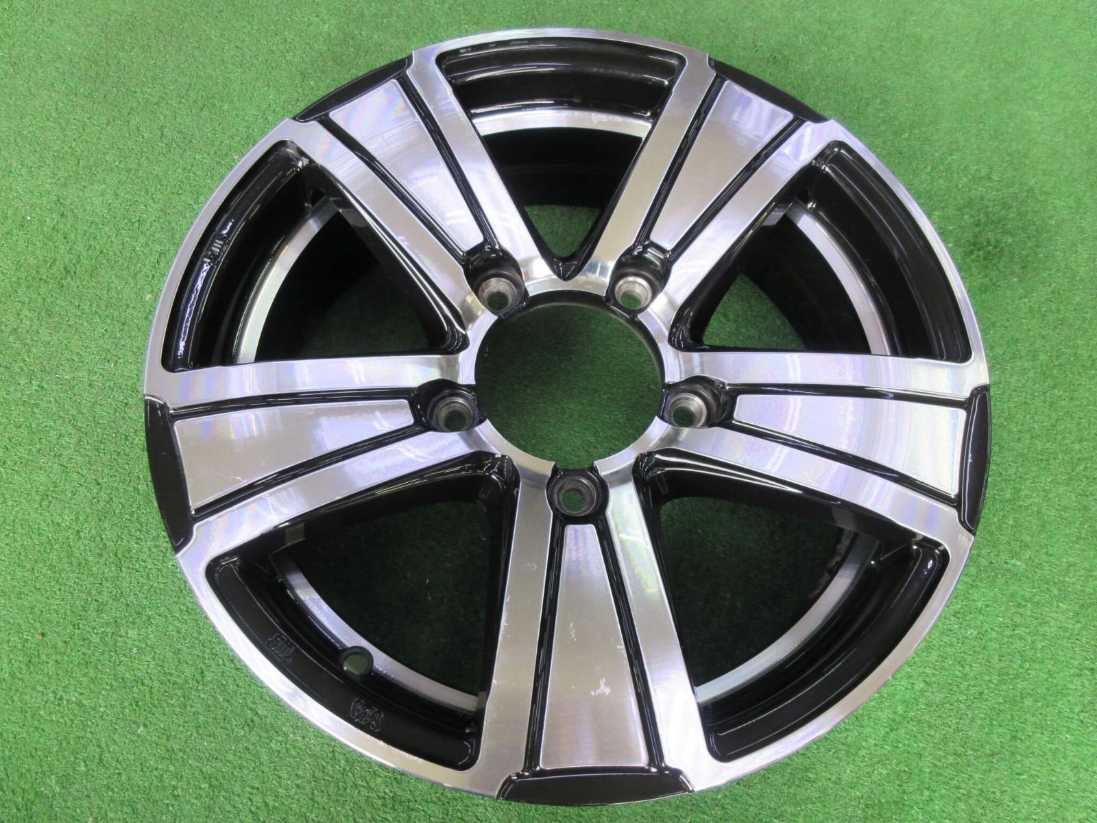 35 目立った傷も無く程度良好です