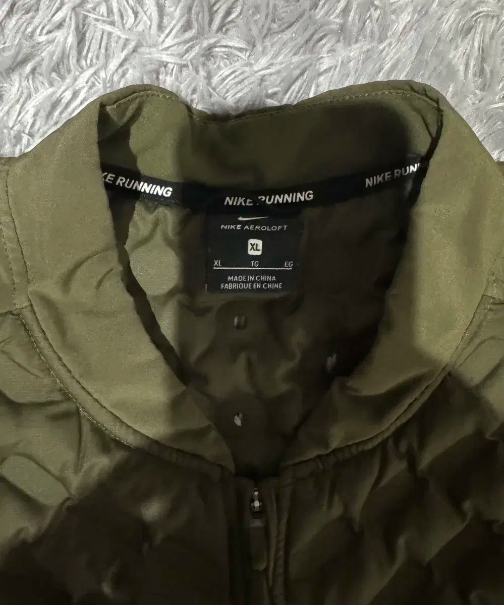 ナイキ エアロロフト ランニング ベスト XL