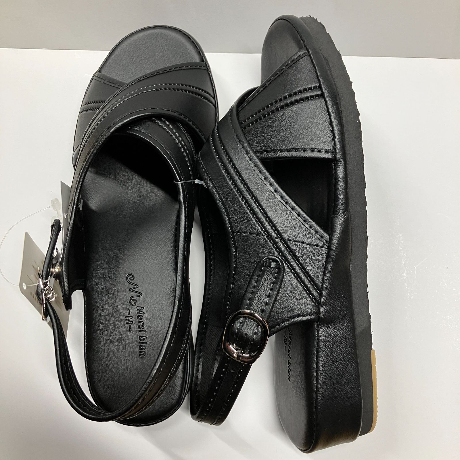 ルイヴィトンブラック クロスストラップ サンダル ルイ・ヴィトン新作シューズ“LV ツイストロック”が煌めくレザー