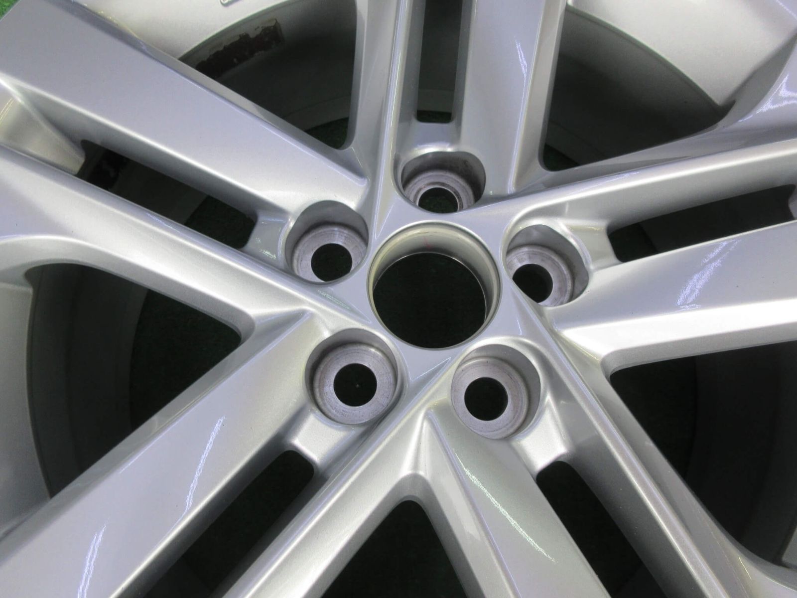  トヨタ カローラスポーツ ホイール 7 J 16 5 H 100 40 目立った傷も無く程度良好です 16インチ ホイール