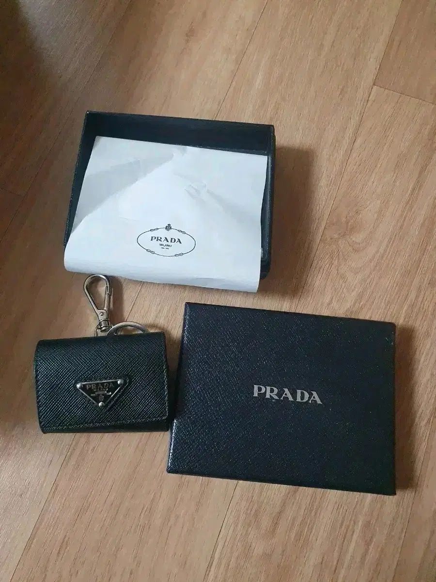 PRADA プラダ サフィアーノ キーホルダー エアーポッズ Airpods ケース フルセット