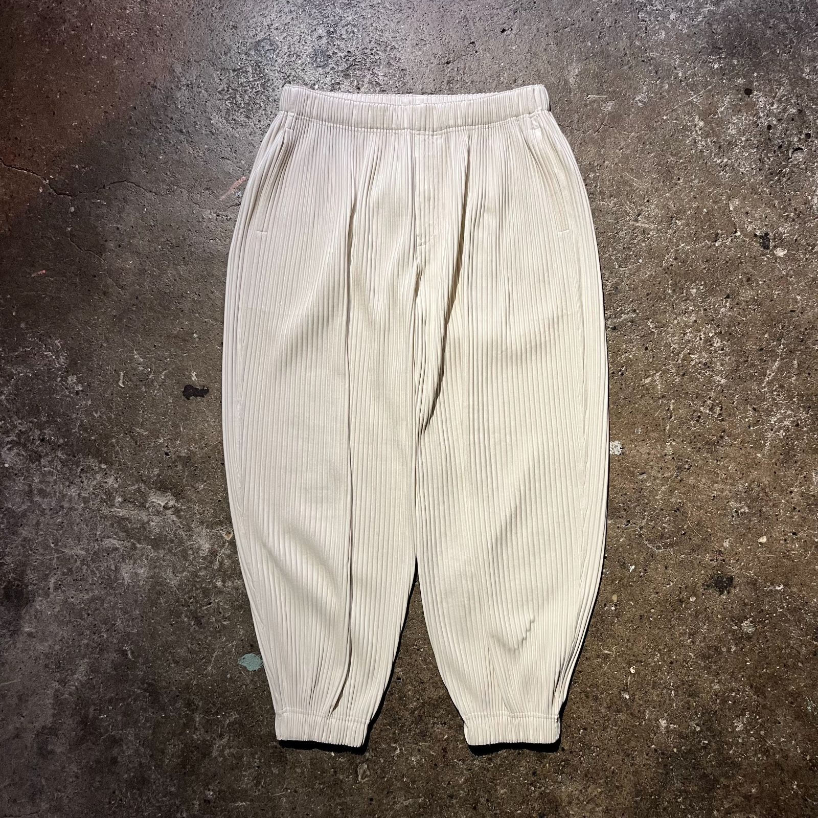 HOMME PLISSE 20ss プリーツジョガーパンツ 3 アイボリー オムプリッセ ISSEY MIYAKE イッセイミヤケ 2020ss HP01JF143