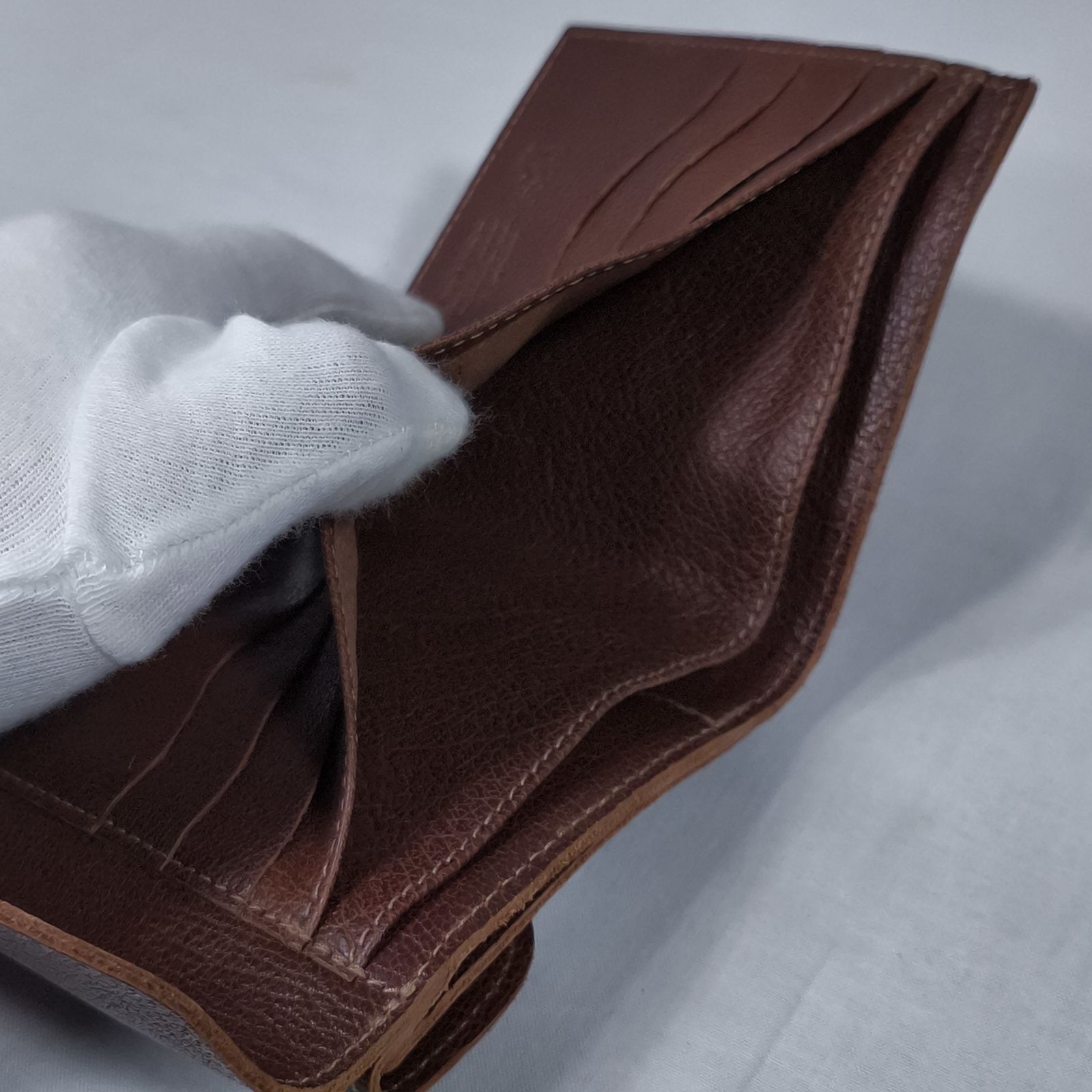 ダークブラウン