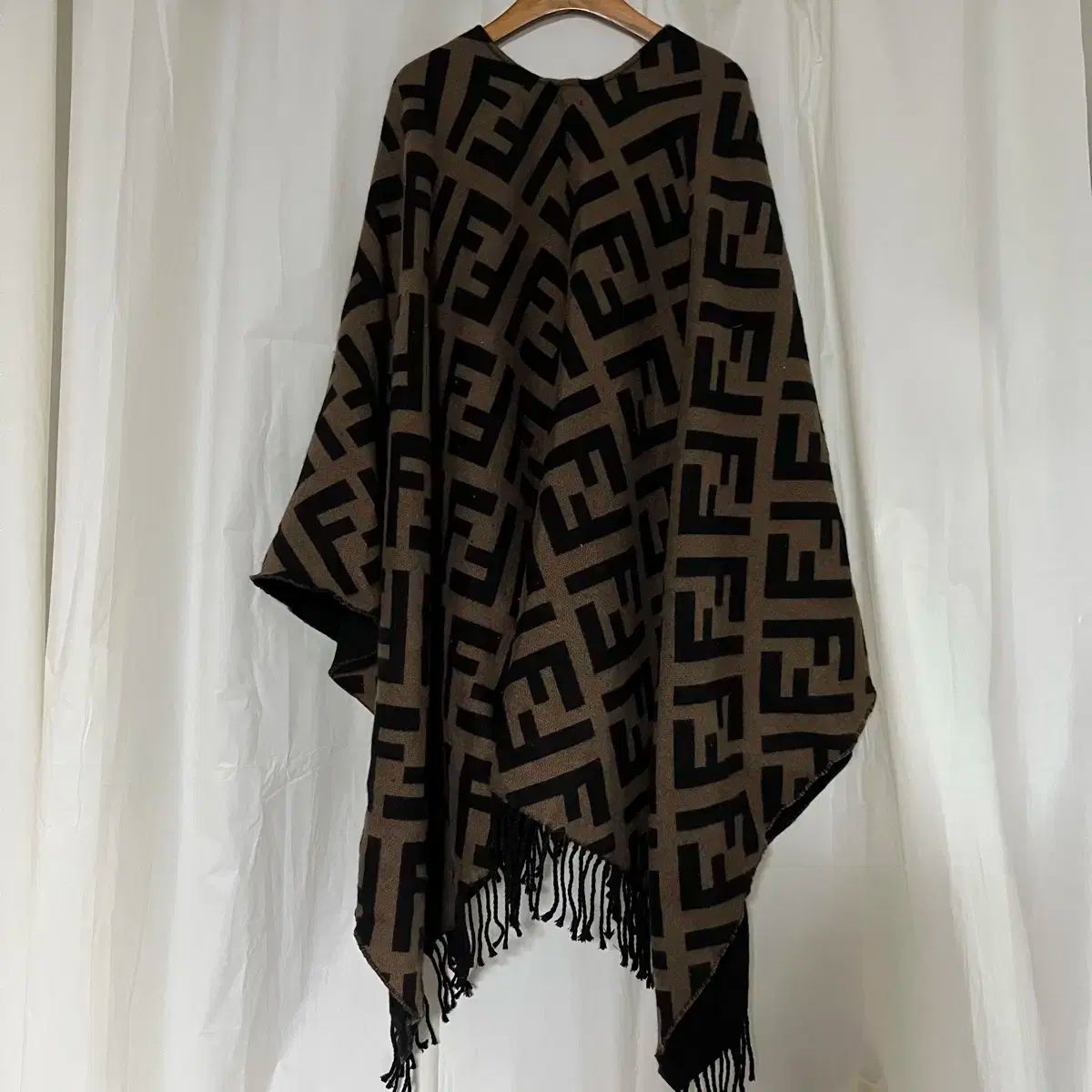 Fendi FFロゴポーチ ブラウン・ブラック Fendi FFロゴ ポーチ ブラウン Fendi FFロゴポーチ ブラウン/ブラック