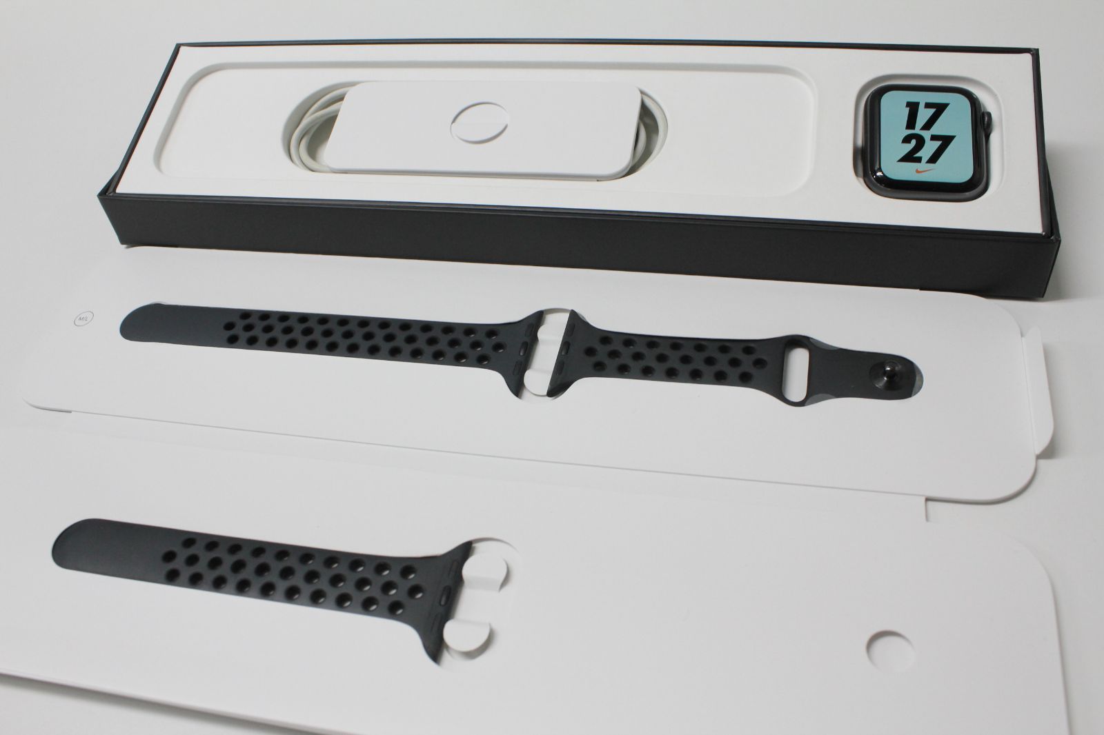 Apple Watch Nike SE 第1世代 GPS 40mm A2351 MYYF2J A ④