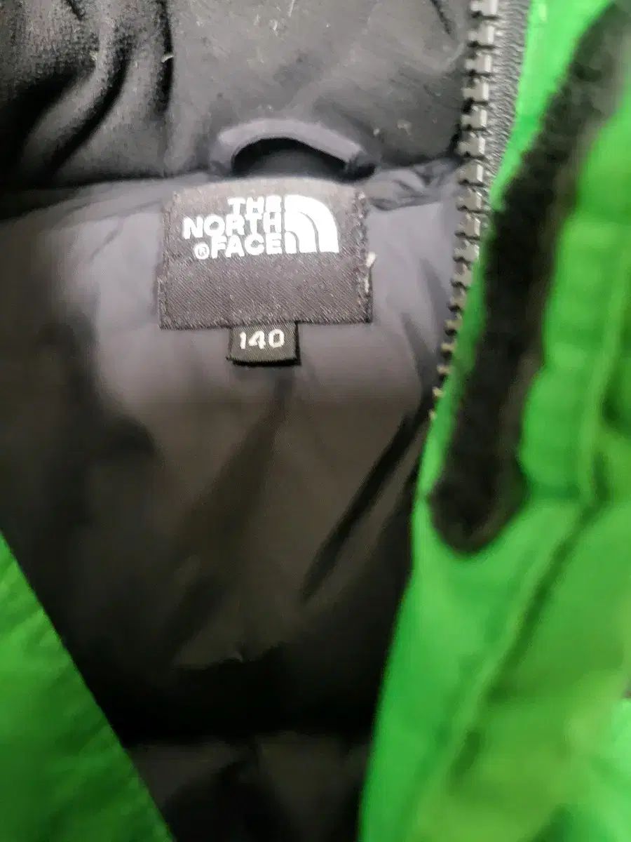 ザノースフェイス グリーン ダウン アウター および UNIQLO ジャケット 2着