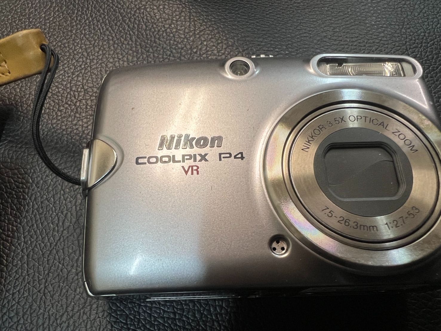 Nikon COOLPIX P4 VR シルバー 約810万画素／光学3.5倍ズーム 本体