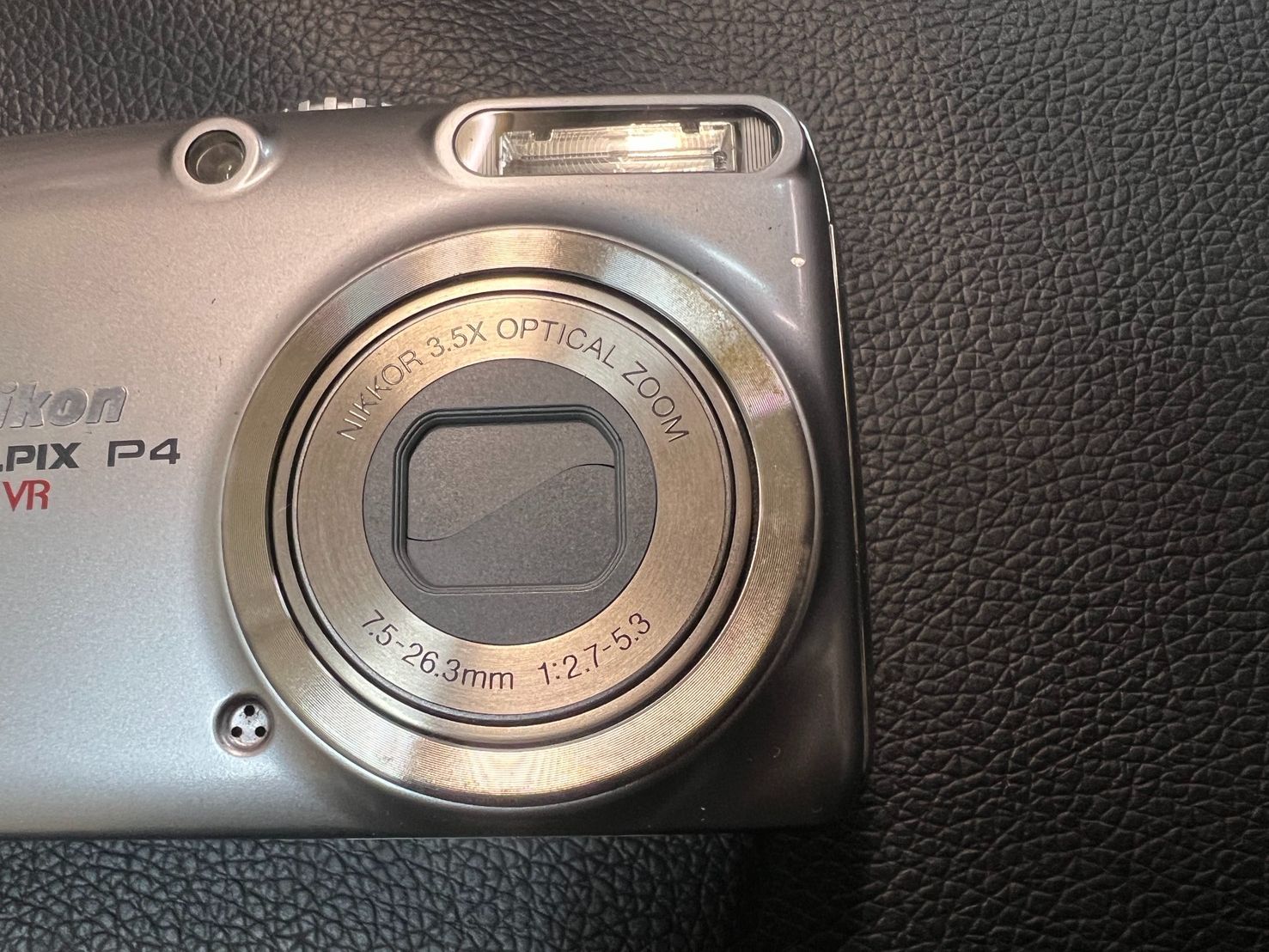 Nikon COOLPIX P4 VR シルバー約810万画素／光学3.5 Amazon.com