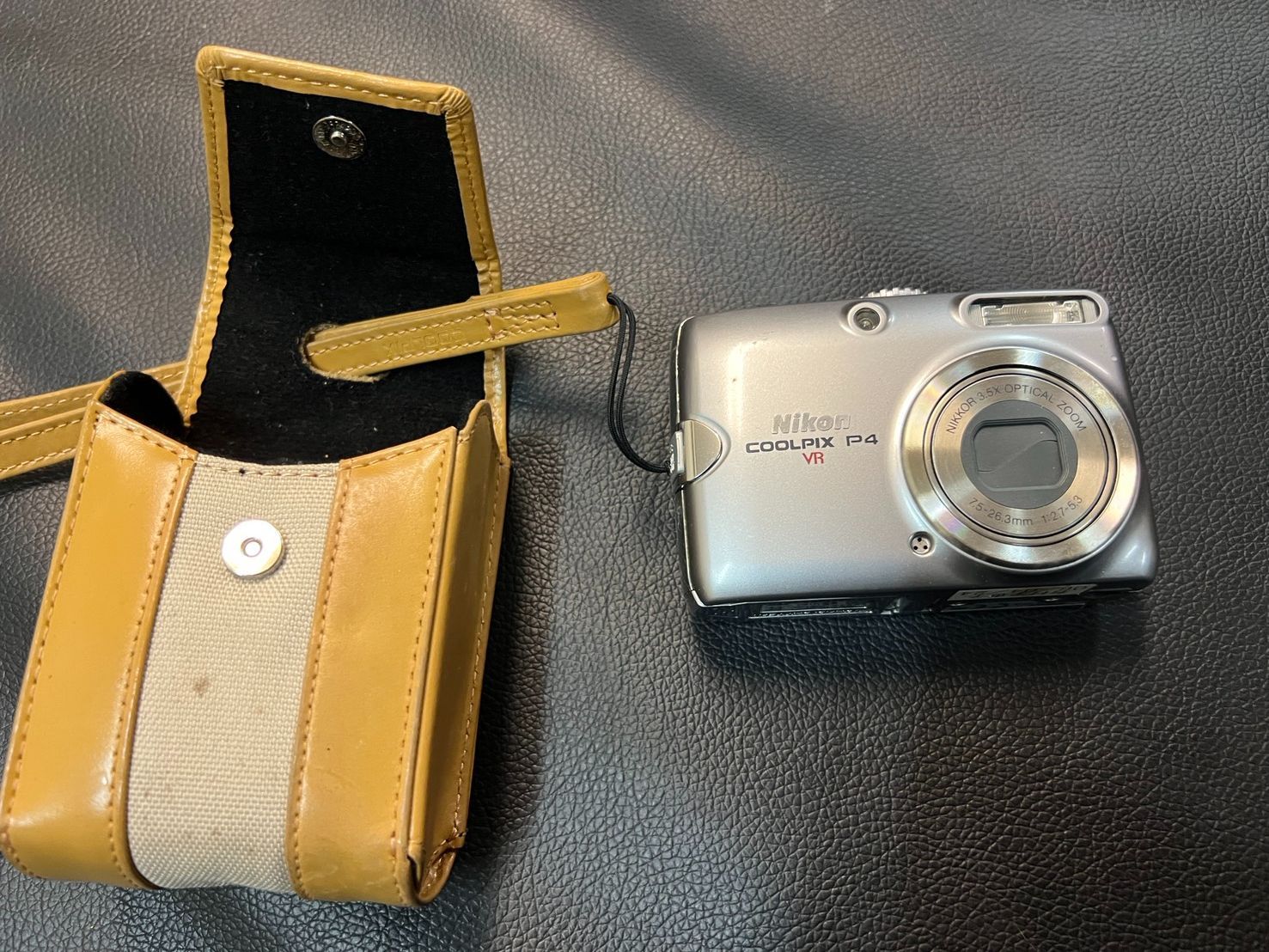 Nikon COOLPIX P4 VR シルバー約810万画素／光学3.5 Nikon COOLPIX P4 VR シルバー 約810万画素／光学3.5倍ズーム 人気