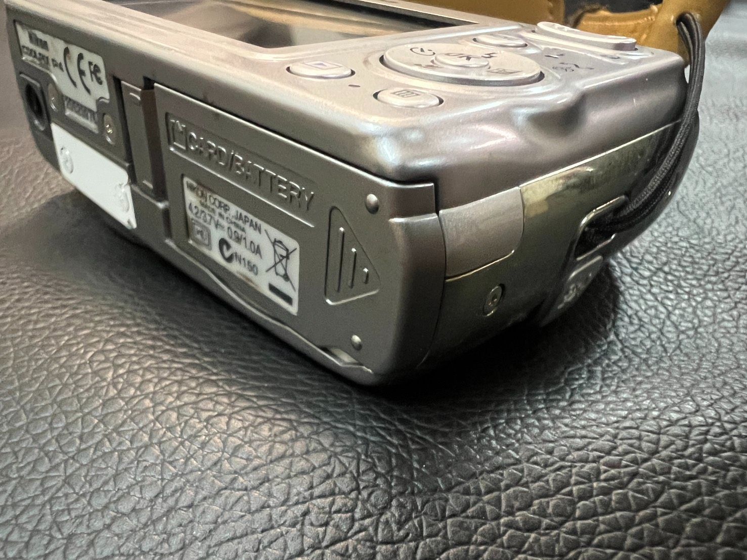 Nikon COOLPIX P4 VR シルバー 約810万画素／光学3.5倍ズーム 本体