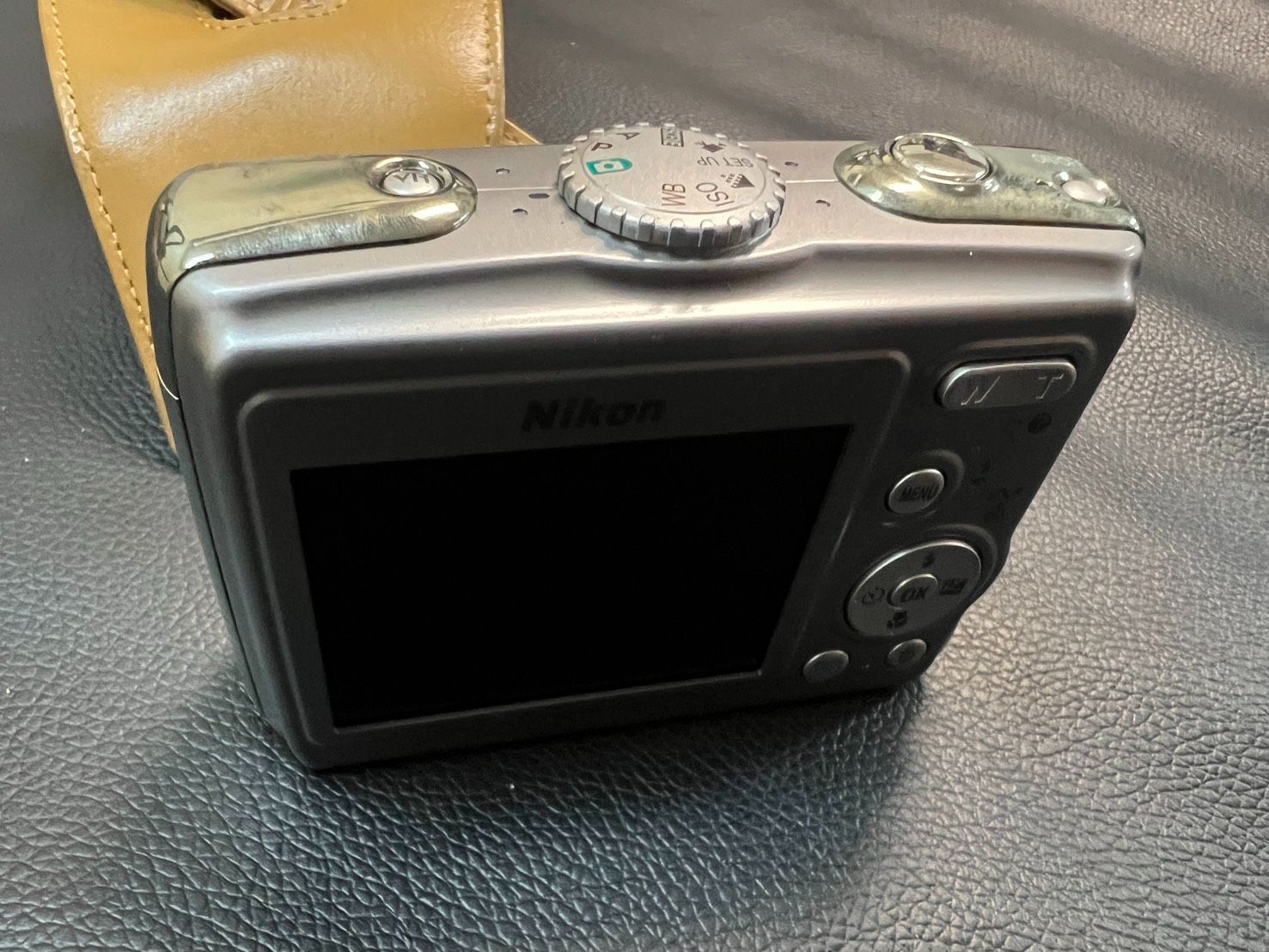 Nikon COOLPIX P4 VR シルバー 約810万画素／光学3.5倍ズーム 本体