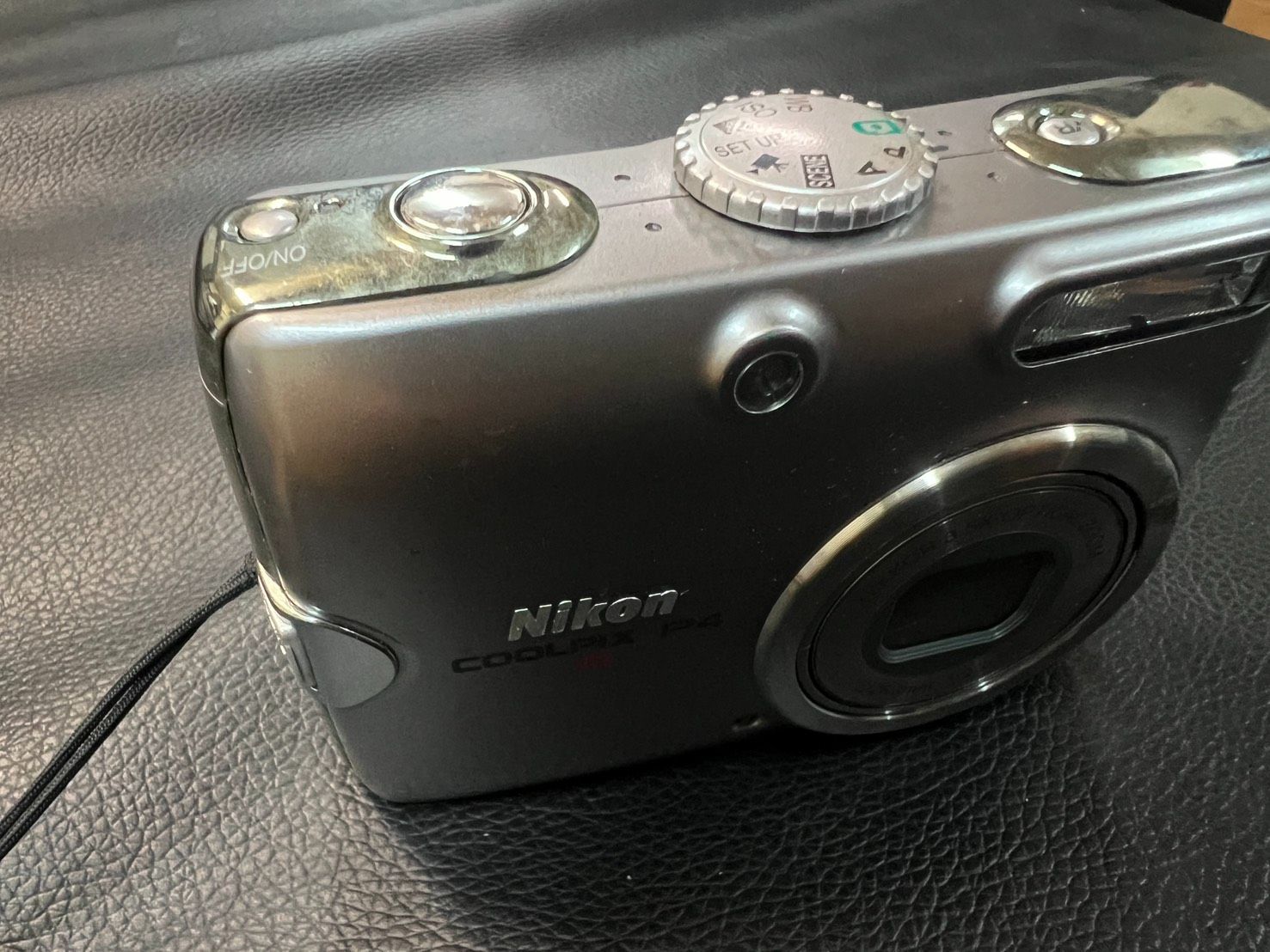 Nikon COOLPIX P4 VR シルバー 約810万画素／光学3.5倍ズーム 本体 