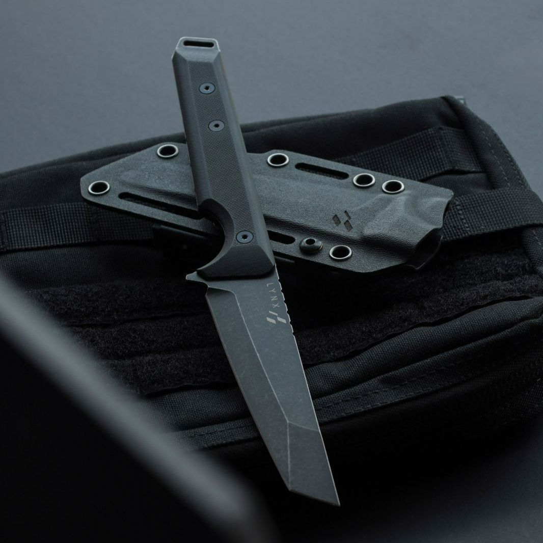 フルタングナイフ タクティカルナイフ シースナイフ サバイバルナイフ アウトドア キャンプ D2 黒 タン 本格派 カナダ製