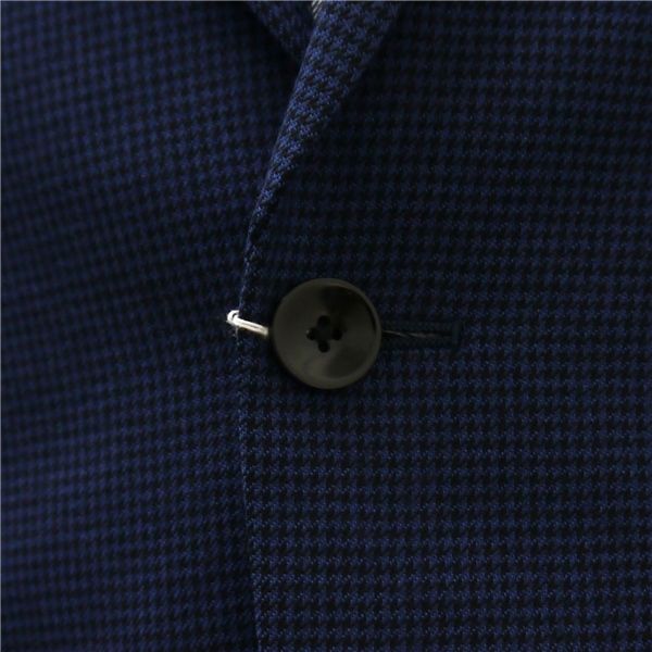 青みがかったダークネイビー