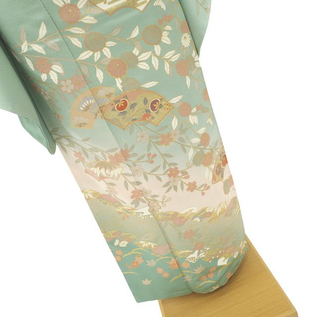 訪問着　染め　枝垂れ梅　菊　水色系　ゆったりサイズ　未使用 新古品】 すごい値！ 訪問着 袷 未使用 着物 フォーマル 正絹 薄緑