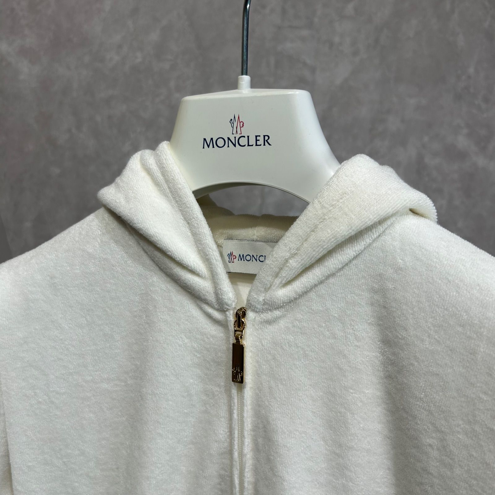  MONCLER モンクレール半袖ジップパーカー白xs その他 ルームウェア パジャマ