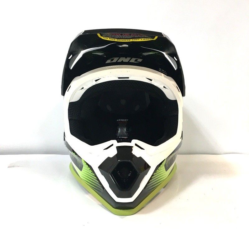 オフロードヘルメット