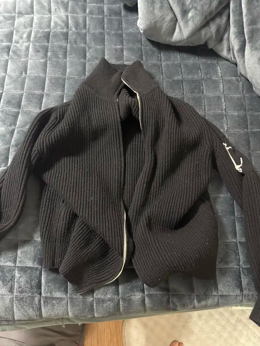 アーリアルウンス シャトル ウール カーディガン