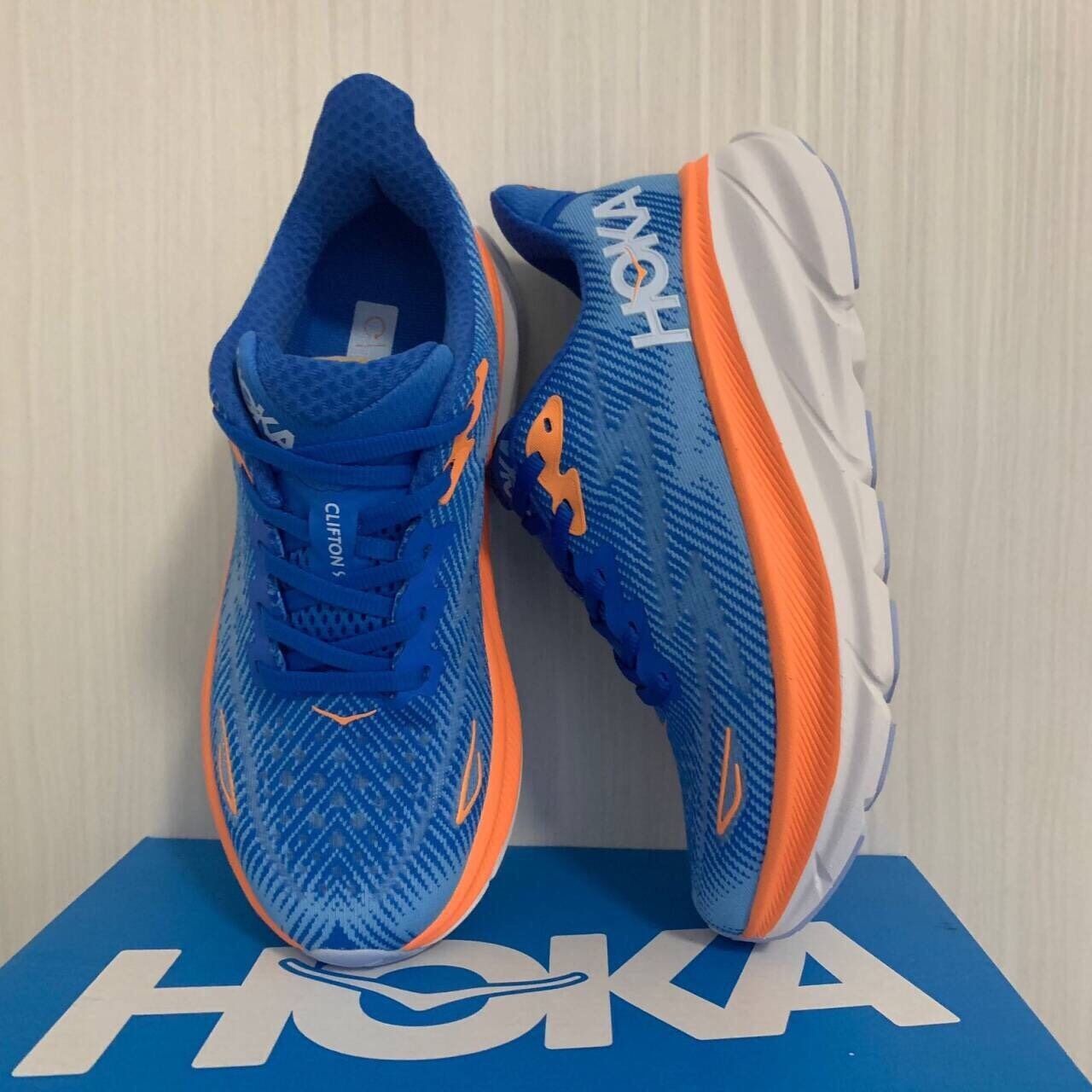 スニーカー スポーツ