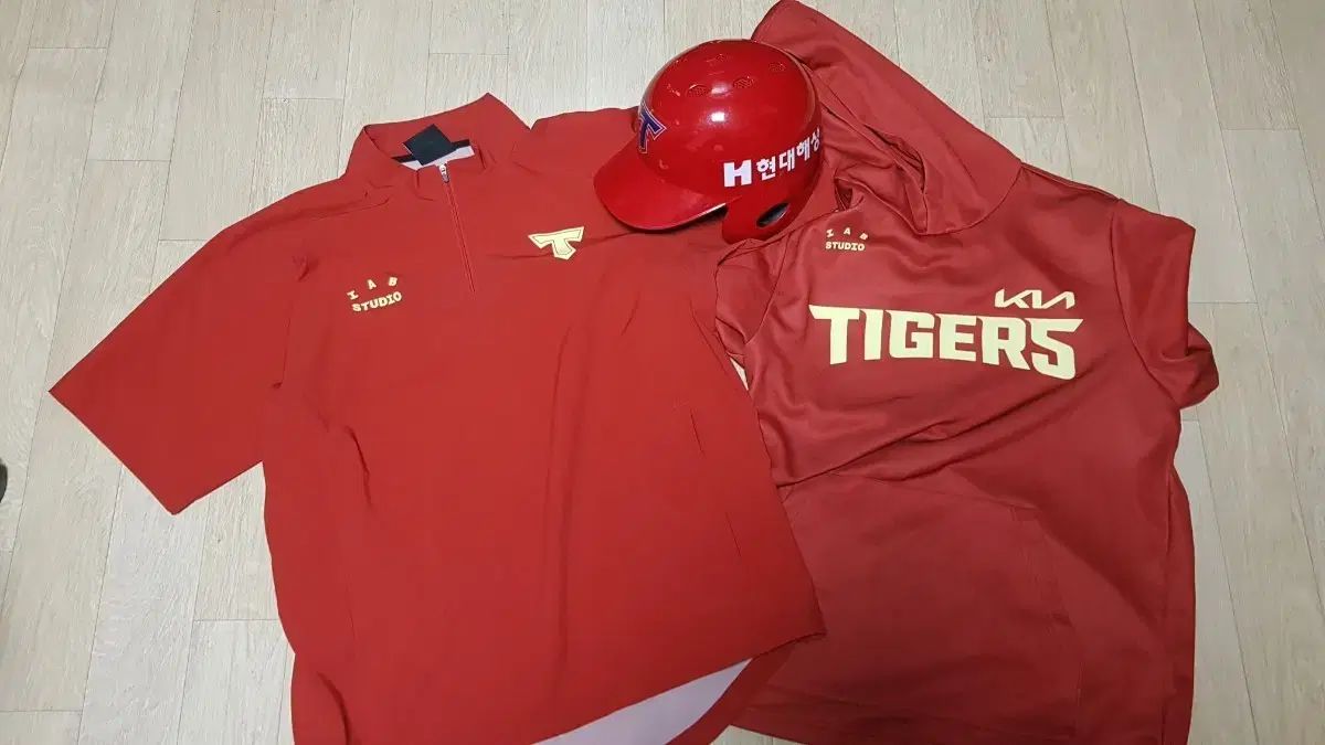 プロ選手 KIAタイガース キア タイガース mizuno ミズノ ヘルメット IAB Studio アイエプスタジオ ウィンドブレーカー Tシャツ