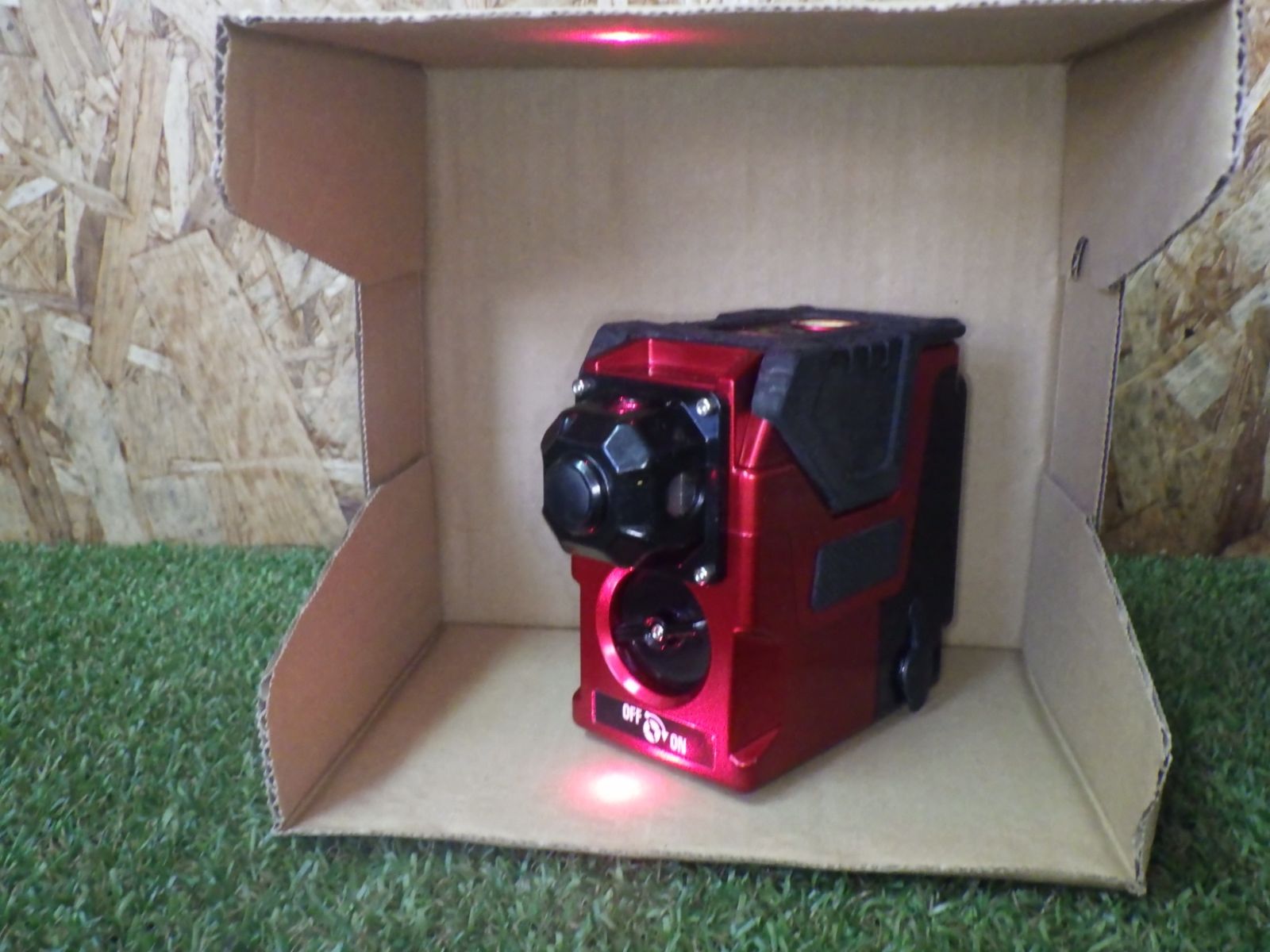  取り付けの位置出しに MAX 地墨 鉛直点 レーザー墨出し器 LA P 011 品 光学機器 計測 検査