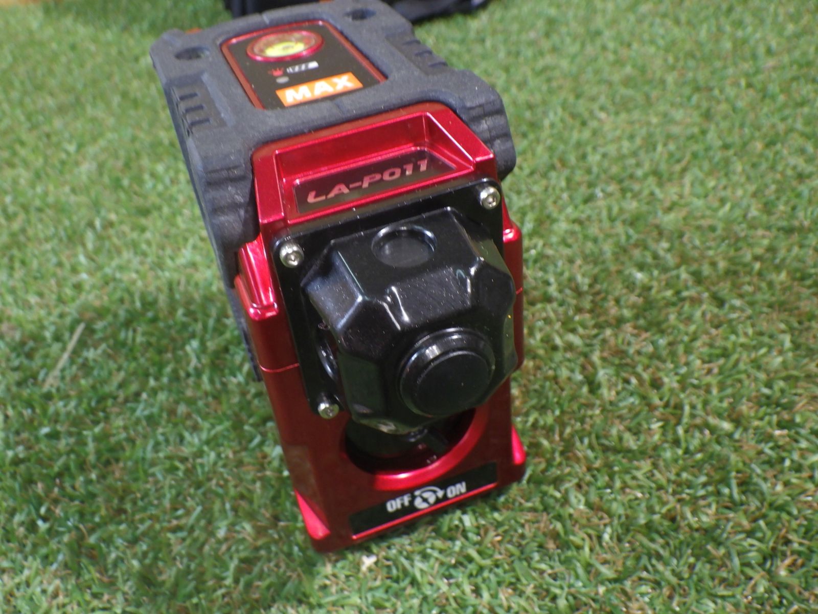 取り付けの位置出しに MAX 地墨 鉛直点 レーザー墨出し器 LA-P011 品