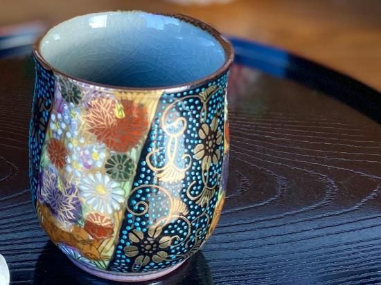 九谷焼 湯呑 湯飲み 大 青粒 金花詰 裏絵