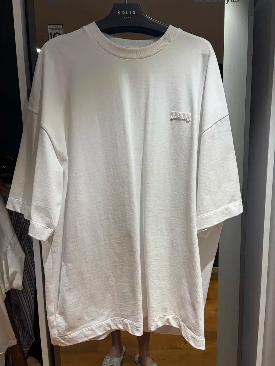 Juun J ジュンジェイ アーカイブ バックロゴ 半袖 Tシャツ 服ハンガー 贈呈