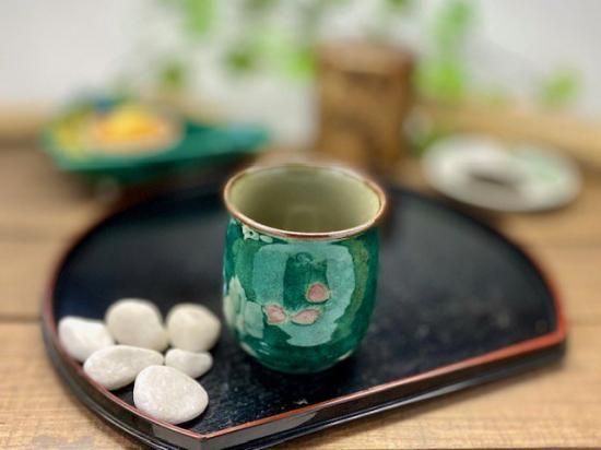 九谷焼 湯呑 湯飲み 大 白兎ソメイヨシノ緑塗り 裏絵 ハート