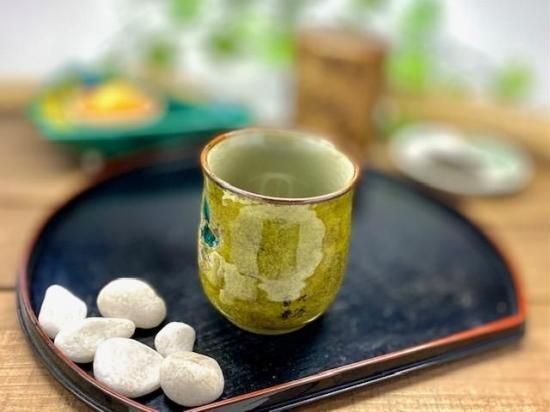 九谷焼 湯呑 湯飲み 大 黄塗り金糸梅に鳥 裏絵