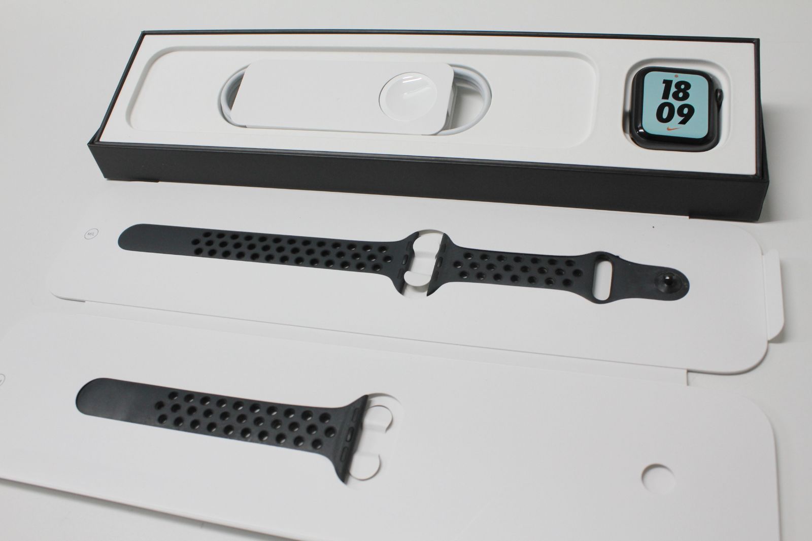 Apple Watch Nike SE 第1世代 GPS 40mm A2351 MYYF2J A ⑤