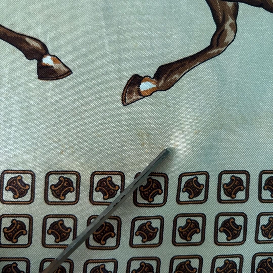 ベージュ ブラウン