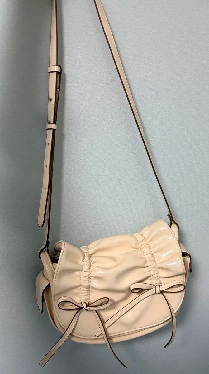 サースデーアイランド シャーリング リボン クロスバッグ