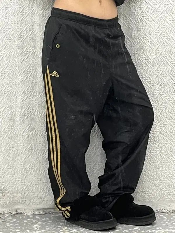 アディダス 00 s マーシャルアーツ ブラック GOLD トラックパンツ 110 C06584