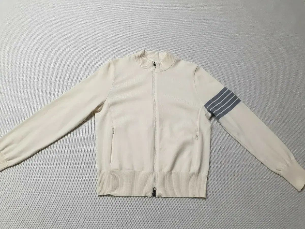 アメイジングクリー アイボリー ニット ジップアップ レディース 95サイズ