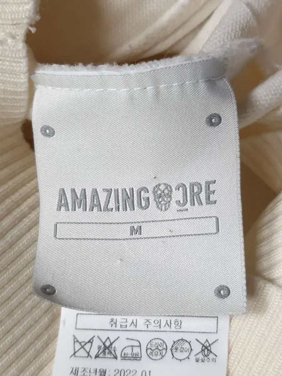 アイボリー ニット