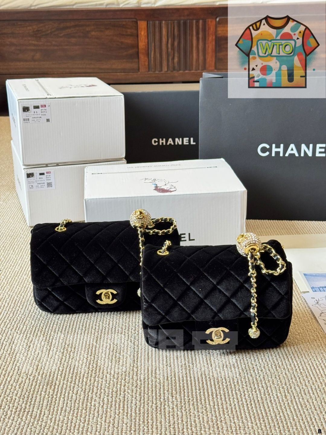 今日 Chanel 黒金ベルベットドリルボール シャネル 小羊皮 ゴールドボール スクエアバッグ