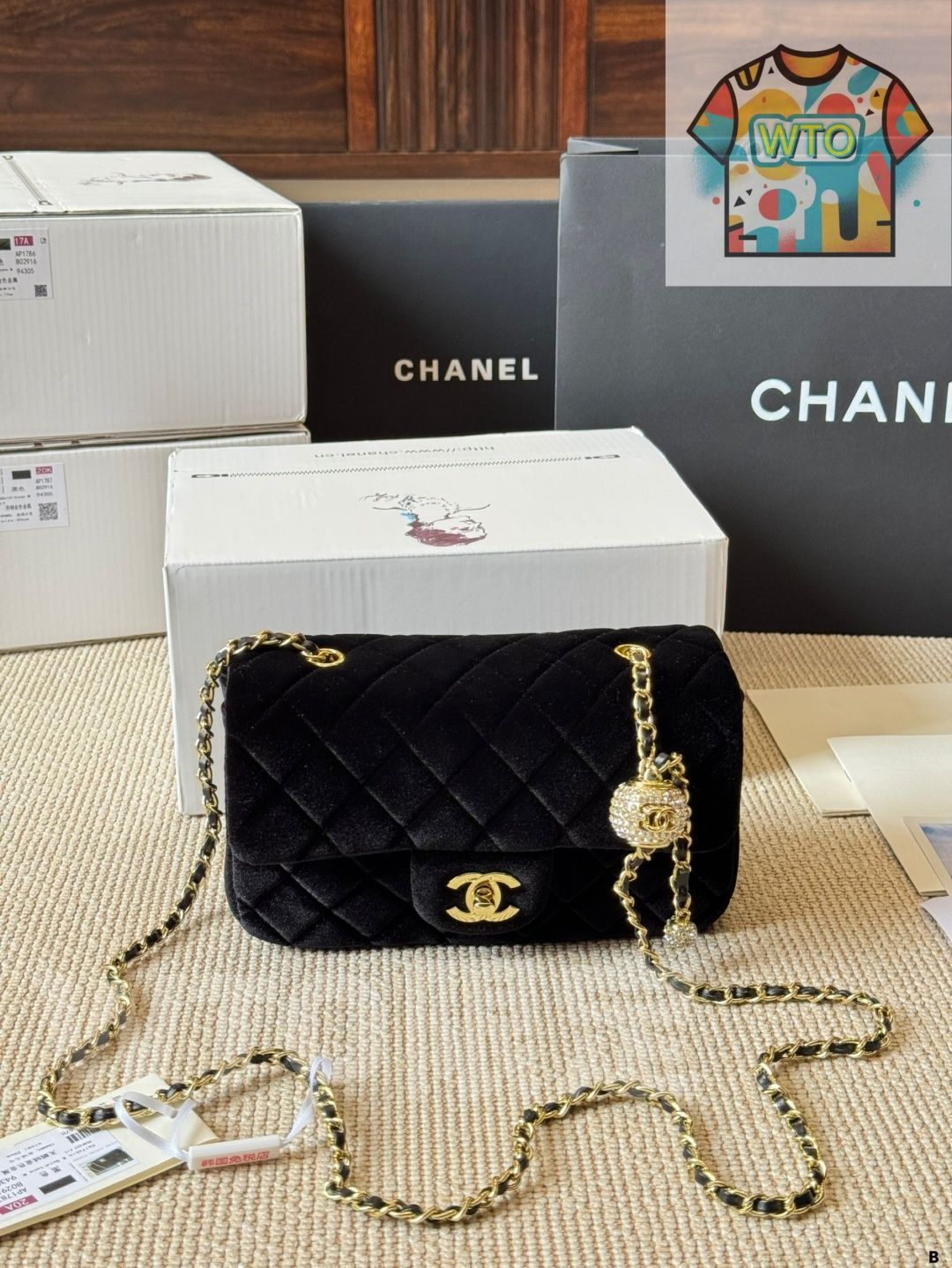 今日 Chanel 黒金ベルベットドリルボール シャネル 小羊皮 ゴールドボール スクエアバッグ