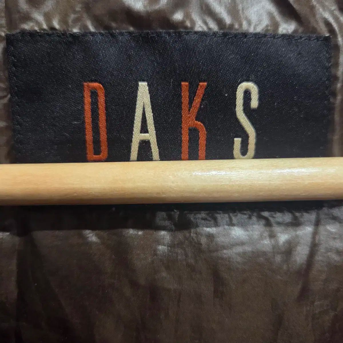 クリームベージュ