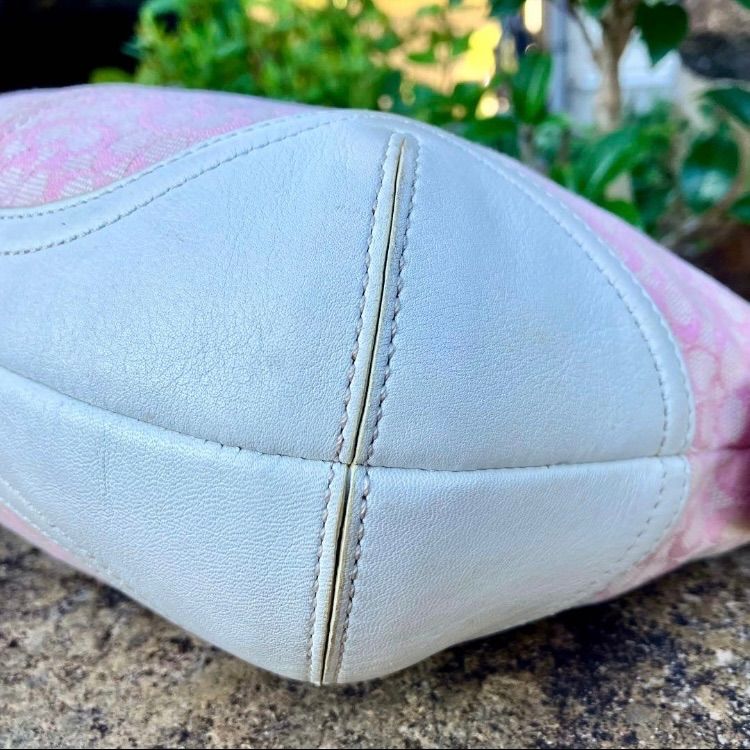 Coach y2k Baby Pink Mini Signature Soho Hobo Shoulder Bag - メルカリ