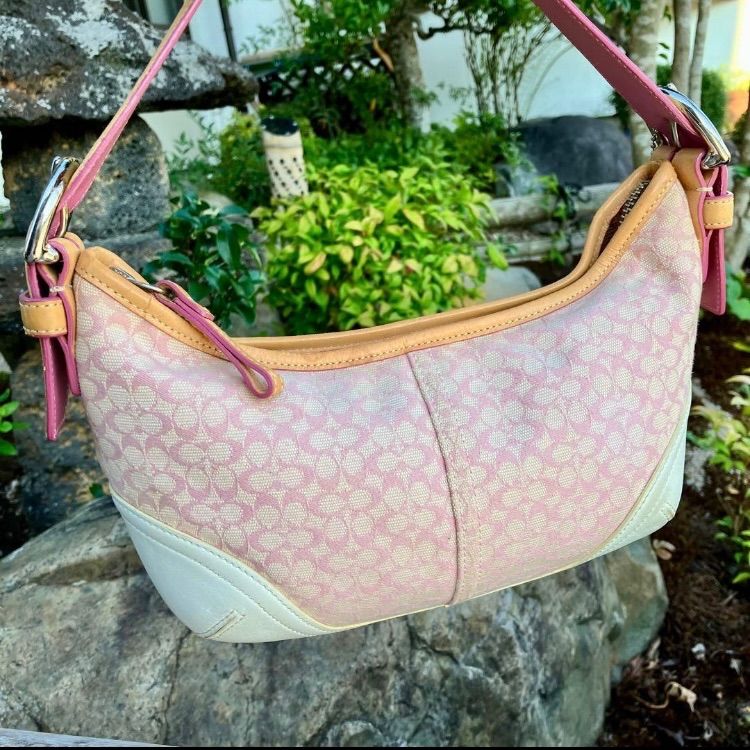 Coach y2k Baby Pink Mini Signature Soho Hobo Shoulder Bag - メルカリ