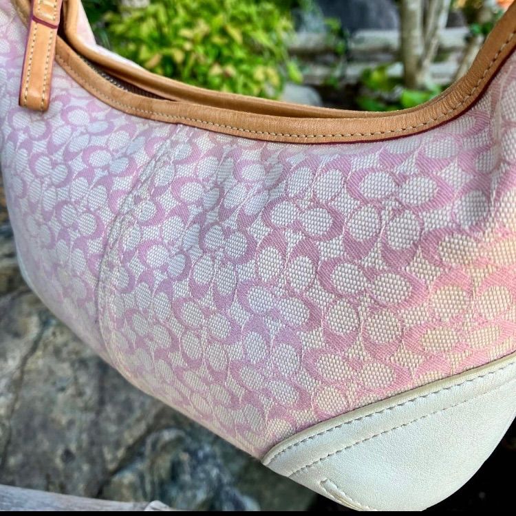 Coach y2k Baby Pink Mini Signature Soho Hobo Shoulder Bag - メルカリ