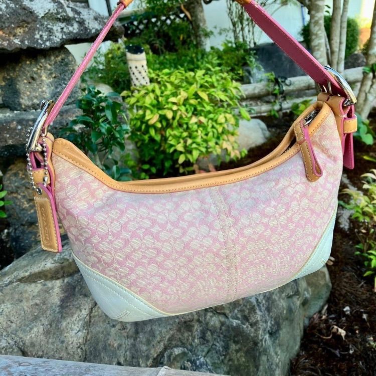 Coach y2k Baby Pink Mini Signature Soho Hobo Shoulder Bag - メルカリ