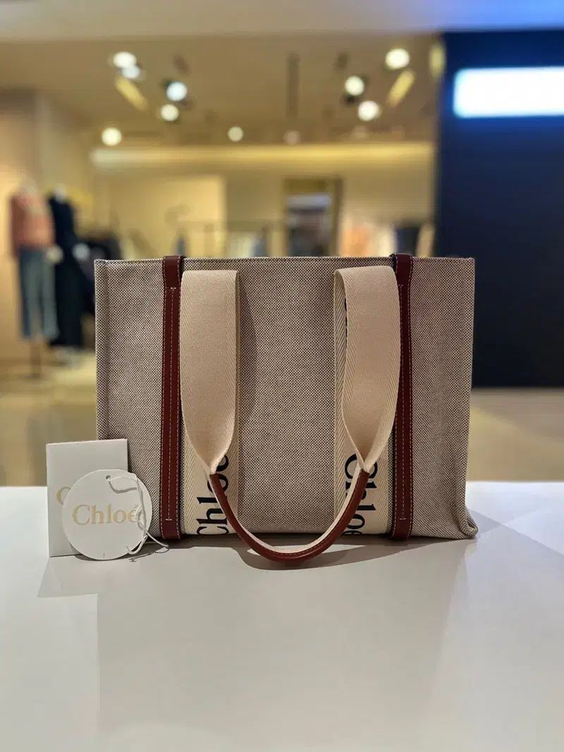 クロエ ウッディ ミディ トートバッグ CHC21US383
