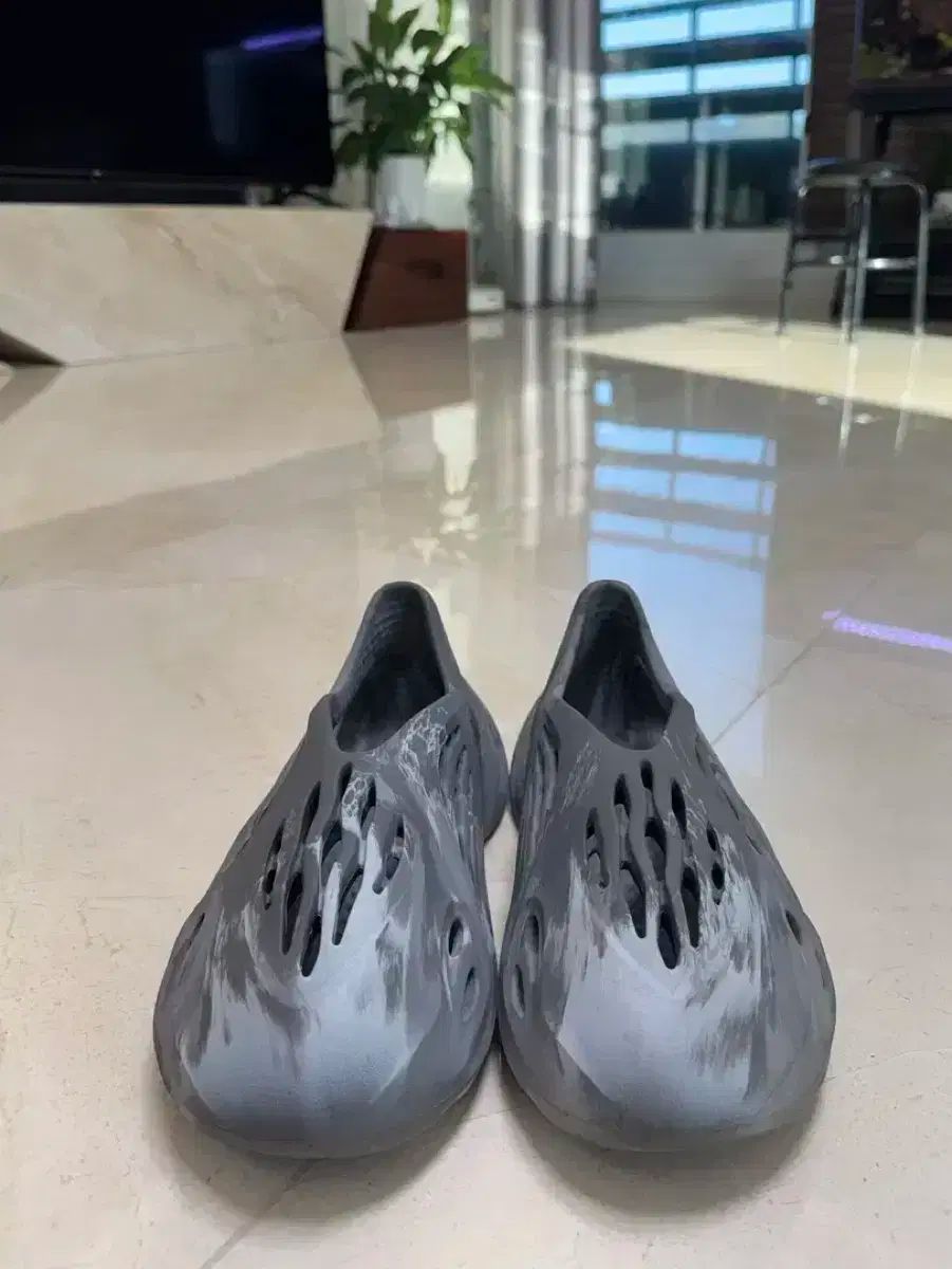 イージーブースト フォームランナー ミックスグラーナイト 265