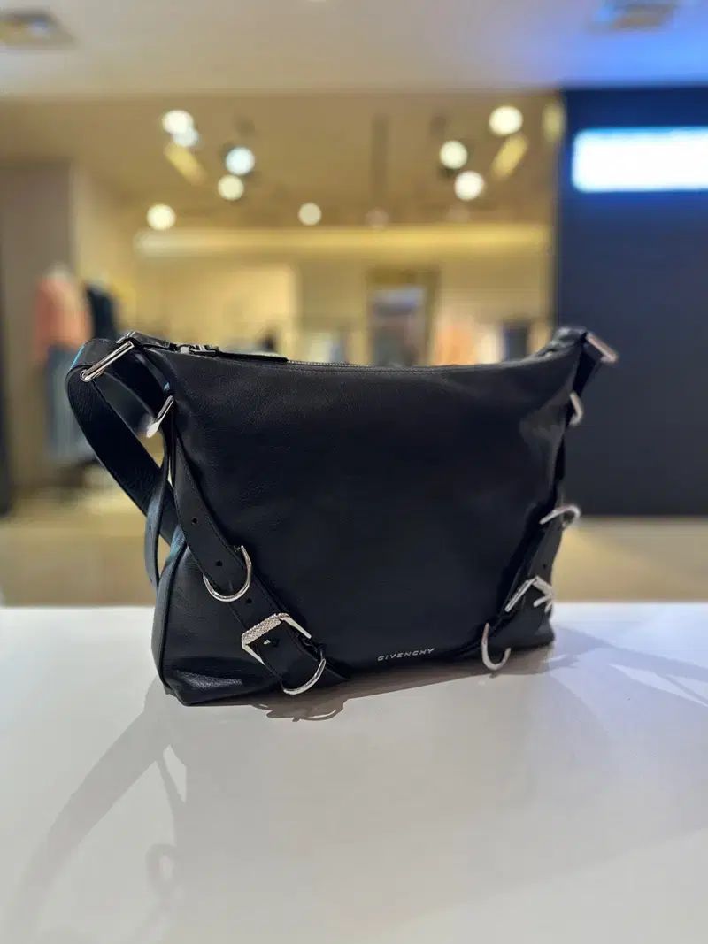 ジバンシィ ロゴ