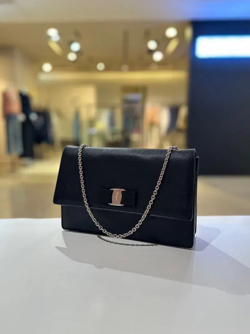 フェラガモ ジニ ミニ クロスバック 21D855