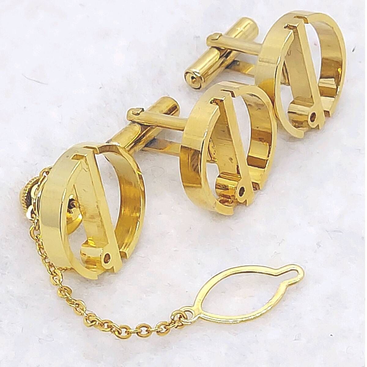 ダンヒル　タイピン　カフス ダンヒル タイピン カフス dロゴ ゴールドカラー ケース付き dunhill