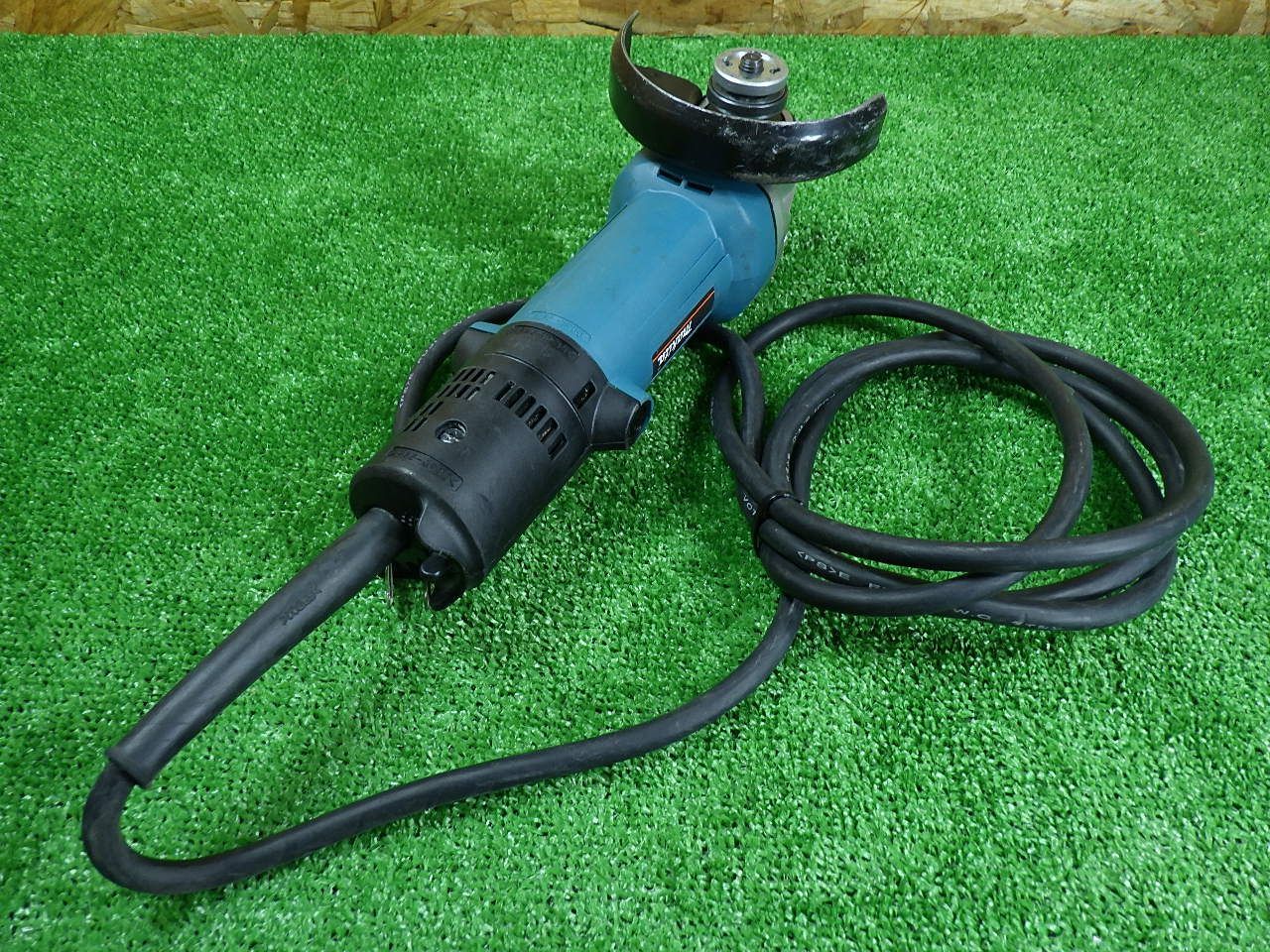 DIYにもおすすめ マキタ 100ミリディスクグラインダ 9533BL コード式 最新 本体 品 MAKITA マキタ 工具 ディスクグラインダー 9533BL ブルー 未使用品(S) 本体のみ コード式 100mm 100v